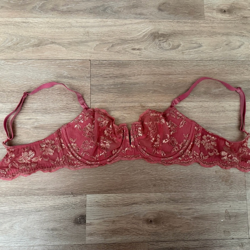 Women's Lace Underwire Bra in coral pink